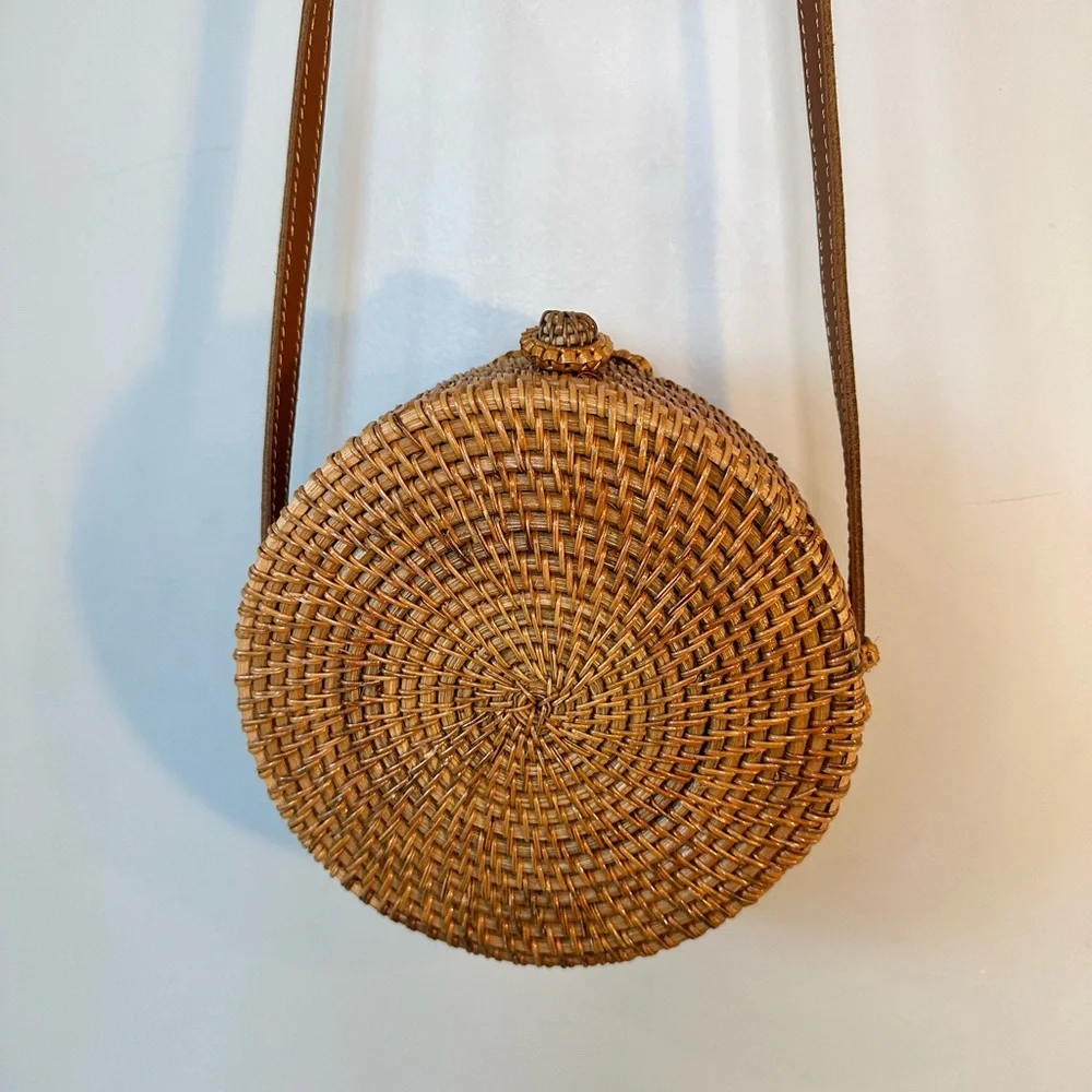 NEW Round Rattan Bali Front Floral Bow Crossbody Leather Strap Crossbody Bag